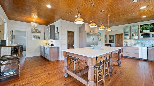 Building Photo - 858 Debordieu Blvd