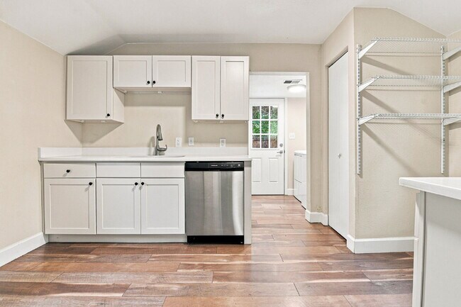 Building Photo - $1,595.95 with $250 Cleaning Voucher, 1 Bed - 1 Bath, Single Family Home in Aurora with Private a...