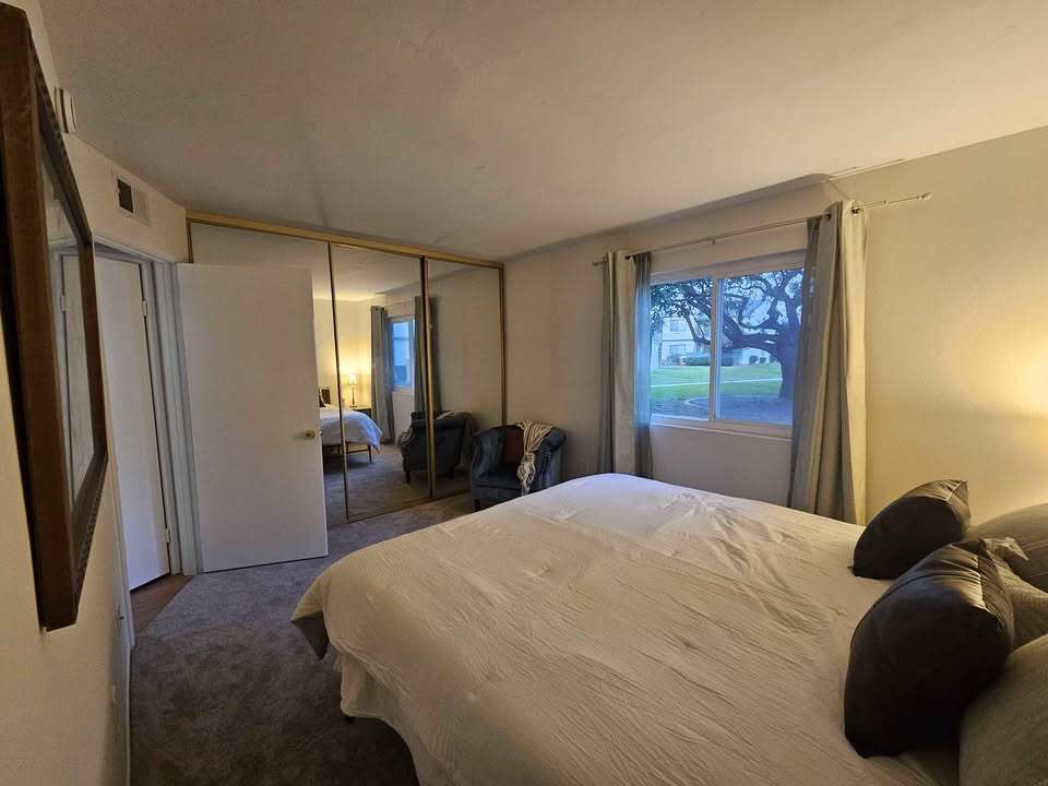 Building Photo - 1811 E Grand Ave