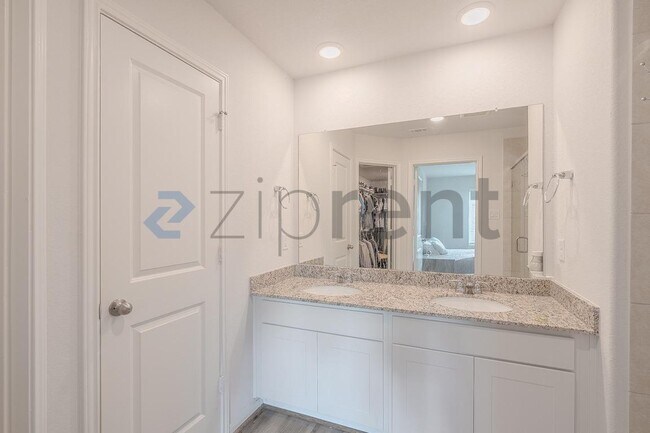 Building Photo - Unit