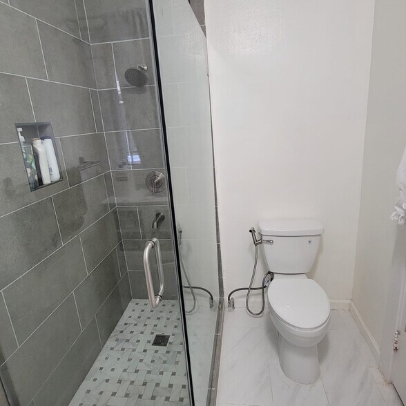 Building Photo - 5001 S Wilton Pl