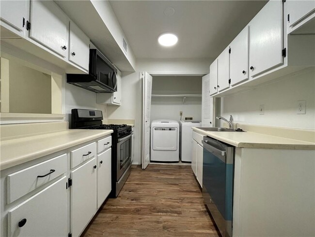 Building Photo - 1006 Dunbar Dr