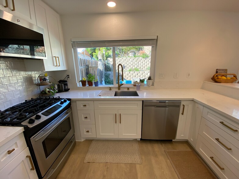 Building Photo - 970 Woodlake Dr