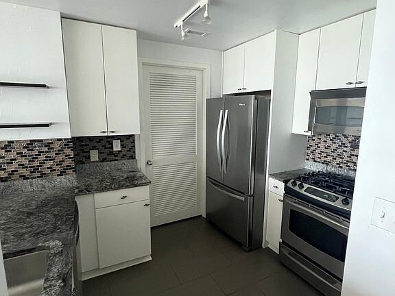 Building Photo - 3338 Peachtree Rd NE