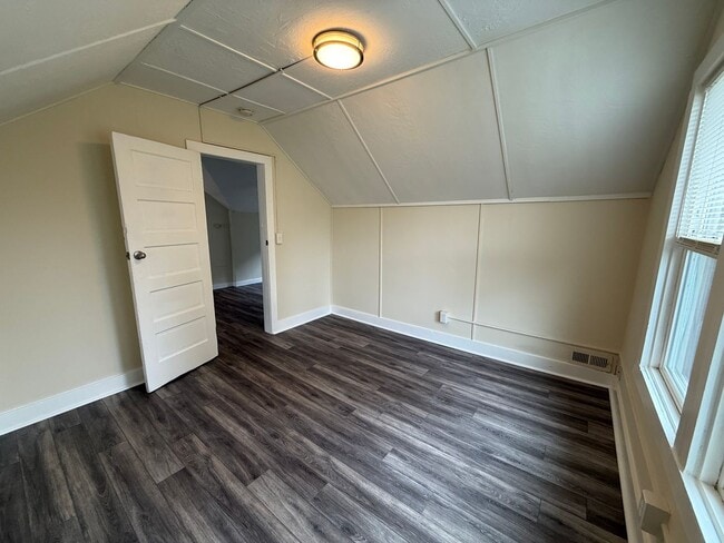 Building Photo - Charming 3-Bedroom Home in the Heart of Ov...