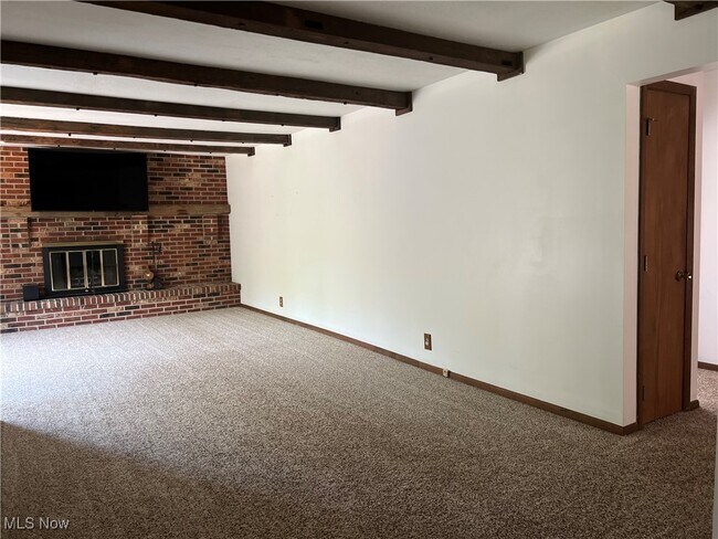 Building Photo - 9281 Pioneer Rd