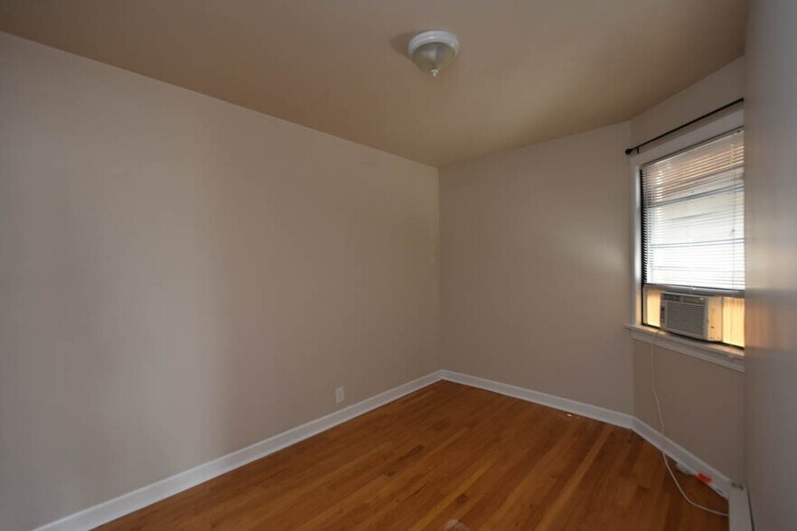 Building Photo - 347 Park Ave