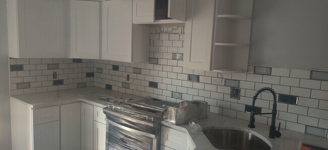 Building Photo - 5611 Arlington St