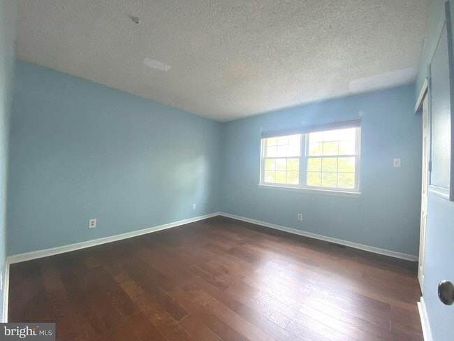 Building Photo - 199 Liberty Dr