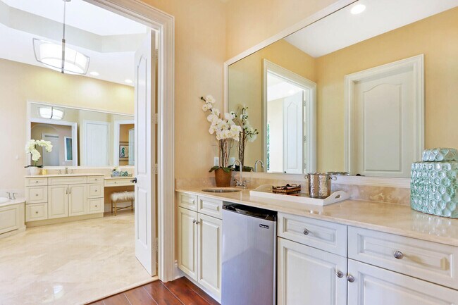 Building Photo - 124 Tulip Tree Ct