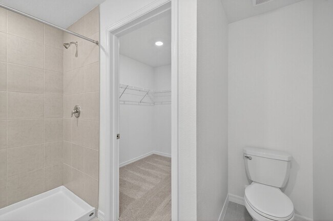 Building Photo - New 3 Bed Townhouse!