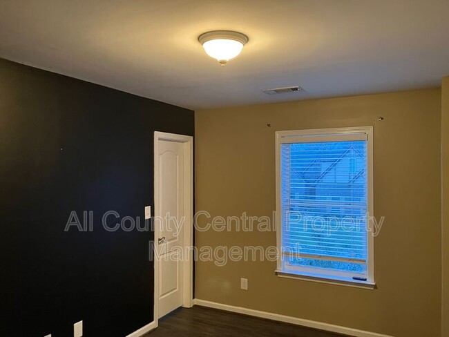 Building Photo - 8038 Mary Alice Way