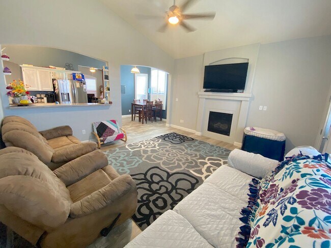 Building Photo - Northeast El Paso 3 bed with Refrig A/C and Solar Panels