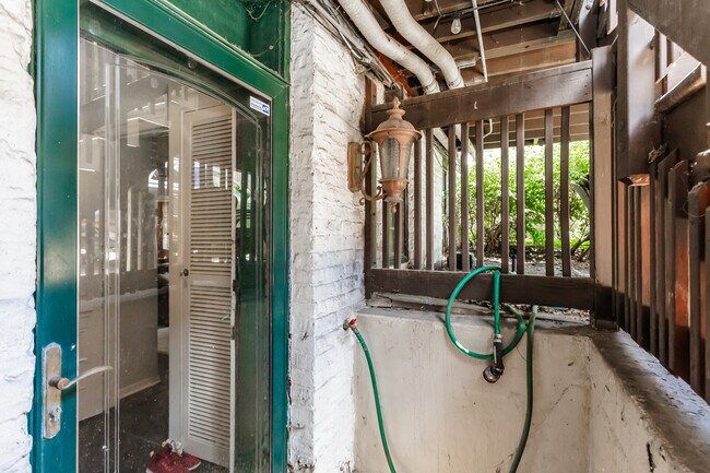 Building Photo - 445 W Fullerton Pkwy