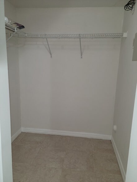 walk-in closet - 2921 SE 13th Ave