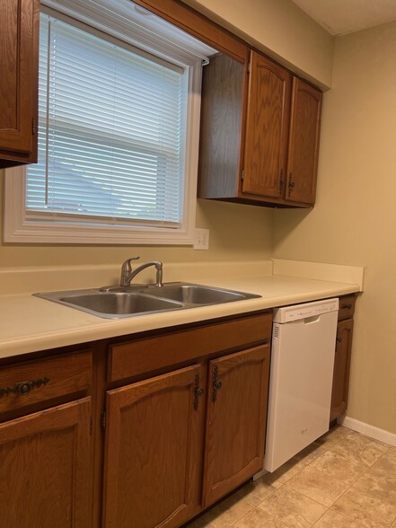 Building Photo - 5802 Ryewyck Dr