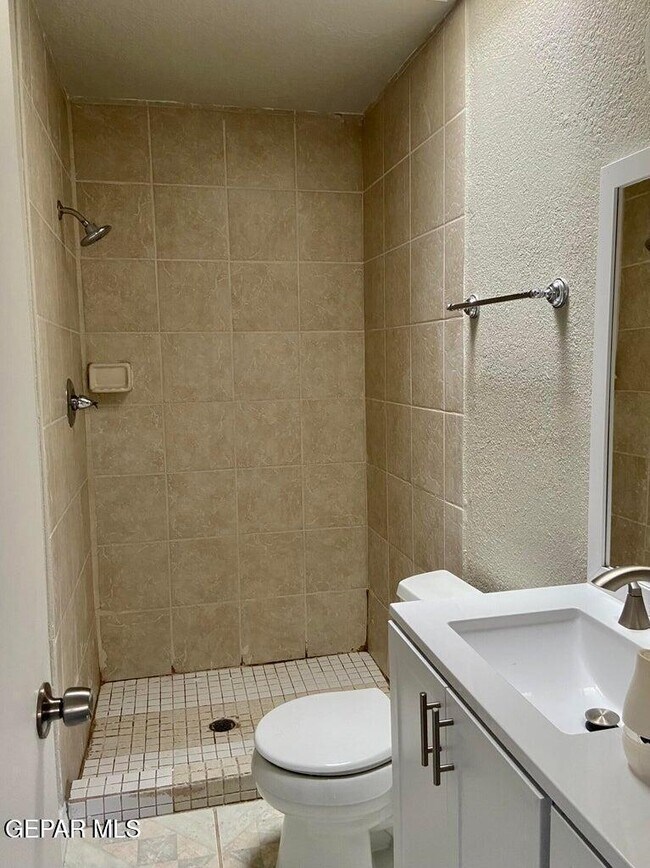 Building Photo - 6932 Escondido Dr