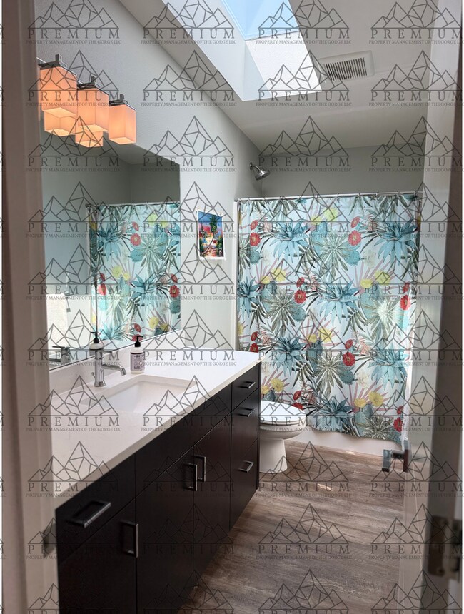 Building Photo - 3 BED 2 BATH FULLY FURNISHED HOME!!!