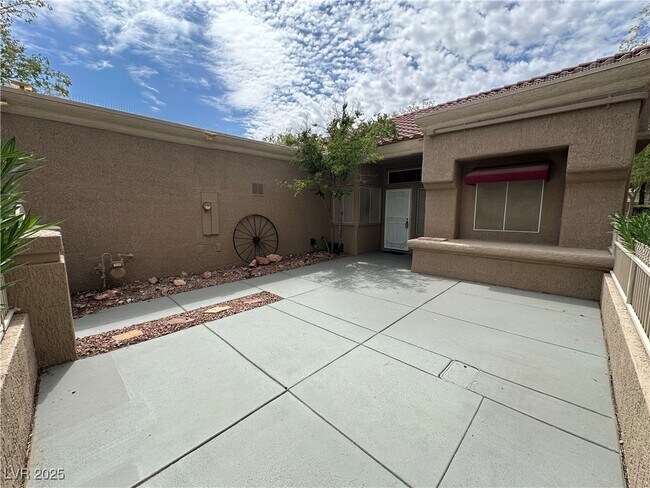 Building Photo - 2419 Desert Glen Dr