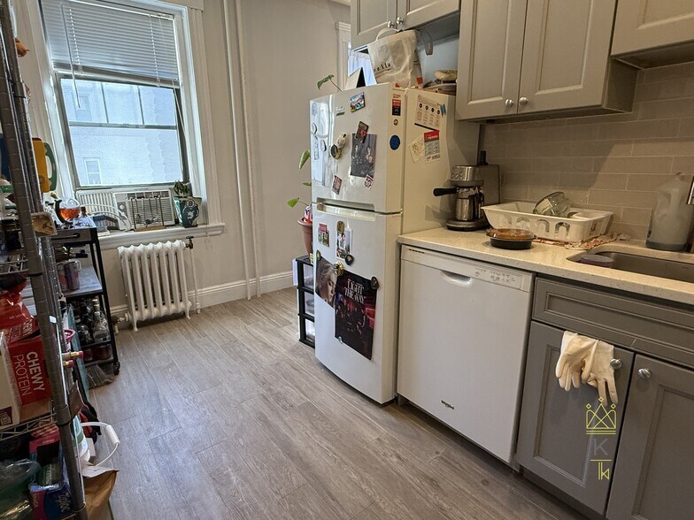 Building Photo - 370 Chestnut Hill Ave