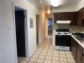 Building Photo - 328 N Oakwood Ave