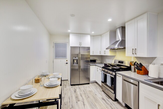 Building Photo - 675 3rd Ln