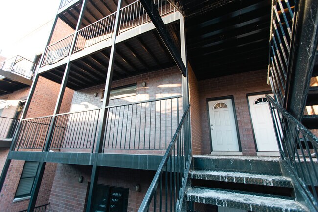 Building Photo - 843 W Fletcher St