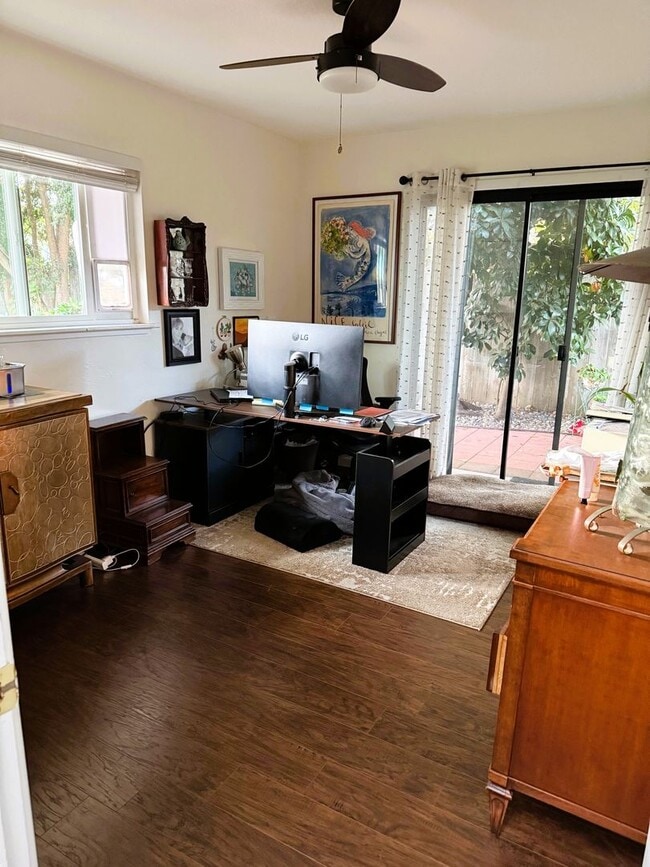 Building Photo - Delightful Home with Fenced Yard Great Cul...