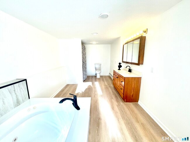 Building Photo - 112 Woodbine St