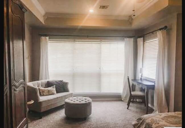 Building Photo - Mill Creek Executive Home Overlooking Golf Course at 17th Tee