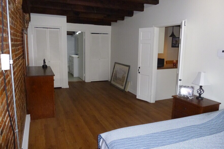 Building Photo - 42 Market St