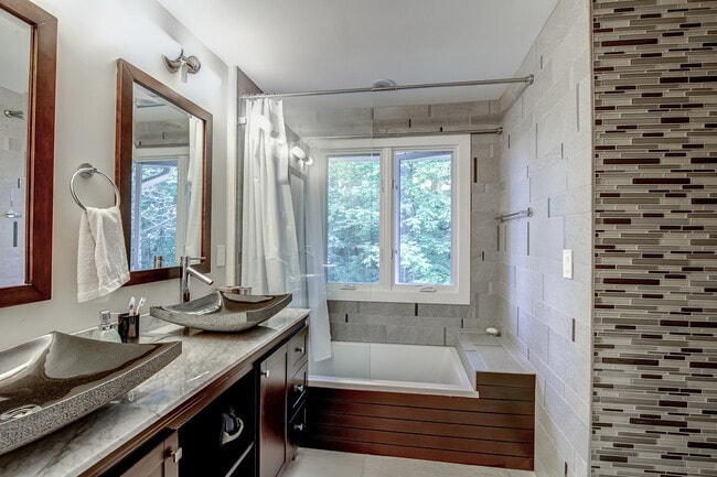 Building Photo - 720 Langford Ln NW