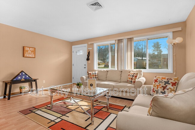 Building Photo - 8402 Church Ln