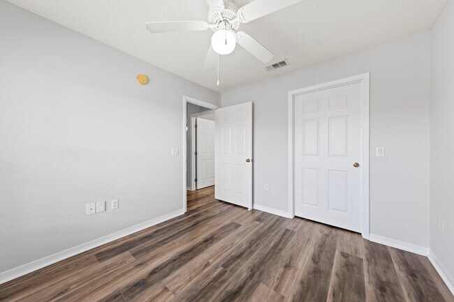Building Photo - 4276 Calinda Ln