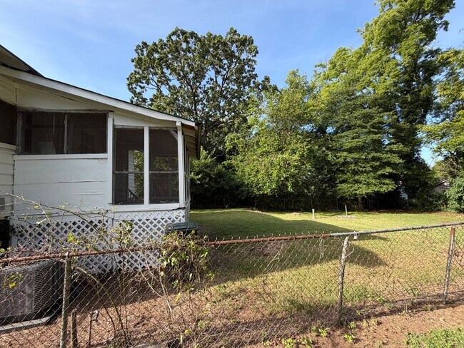 Building Photo - 918 Darlington Way SW