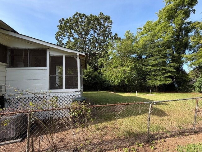 Building Photo - Renovated 3/2 House in South Rome $1,295