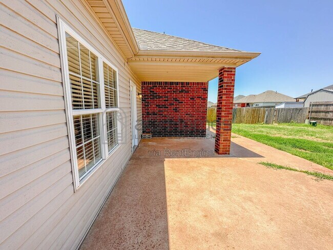 Building Photo - 5925 SE 69th St