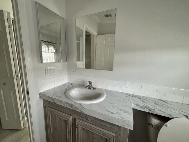 Building Photo - 27 Nyborg Ave