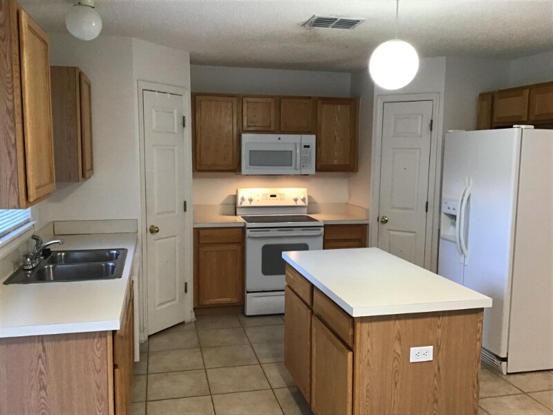 Building Photo - 2606 Sheila Dr