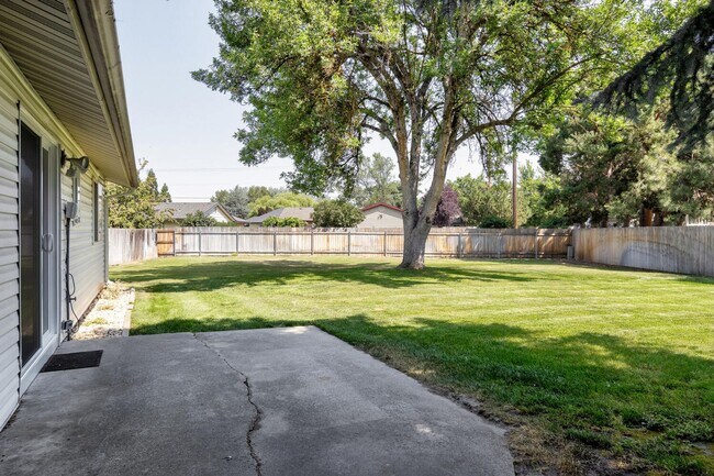 Building Photo - Complete Remodel near Boise River _ Pet Friendly!