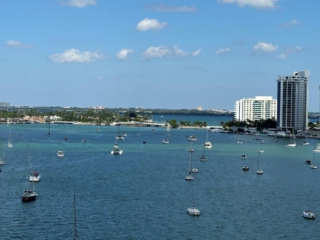 Building Photo - 1000 West Ave