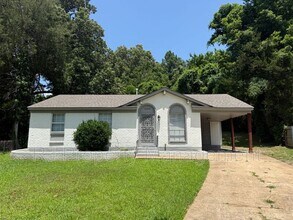 Building Photo - 4200 Clydesdale Dr