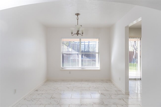 Building Photo - 3807 Gardenia Bend