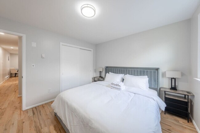 Building Photo - 33 Adams St