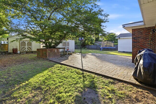 Building Photo - 607 Oakwood Ave