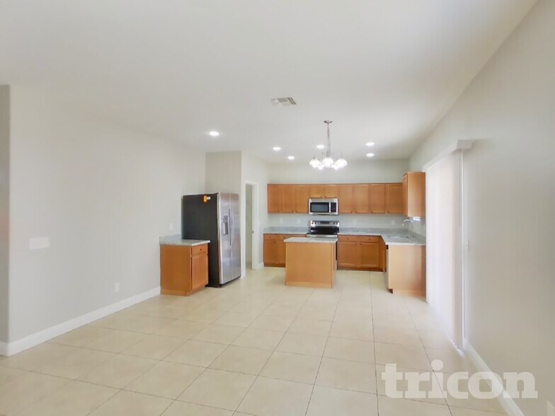 Building Photo - 2405 N 92nd Ln