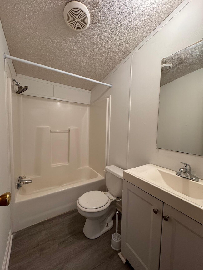 Building Photo - Spacious 3BR/2BA Home in Greenville – Affordable, Comfortable & Close to Everything!