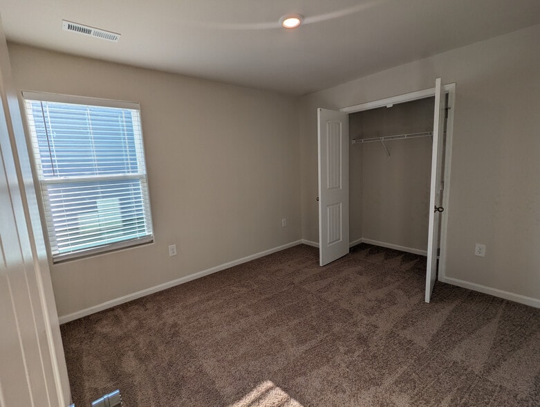 Building Photo - Room in House on Trailblazer St