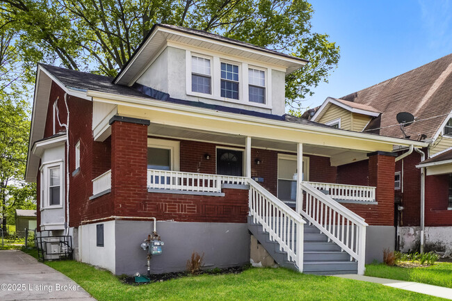 Building Photo - 115 S 39th St