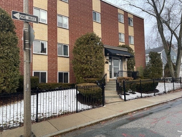 Building Photo - 25 Custer St